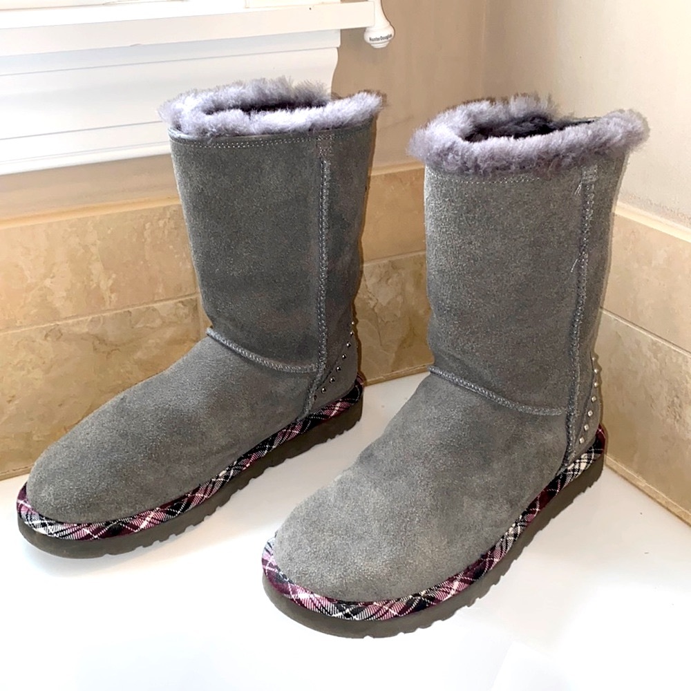 ⭐️HP🎉 UGG Classic short boots limited edition Rare! Sz 7